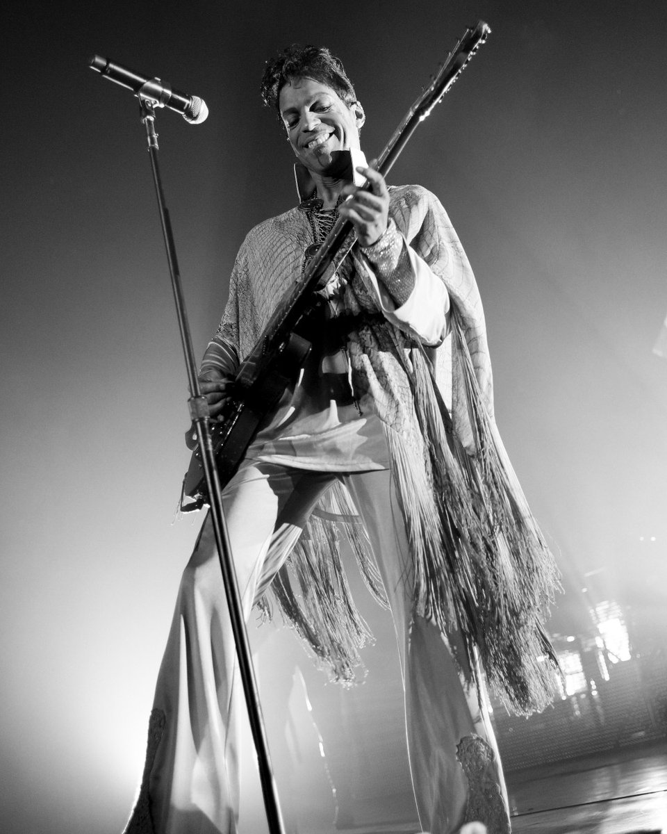 Not only was Prince one of the greatest guitar players of all time — but the joy that radiated out of him while he played was simply mesmerizing. ✨