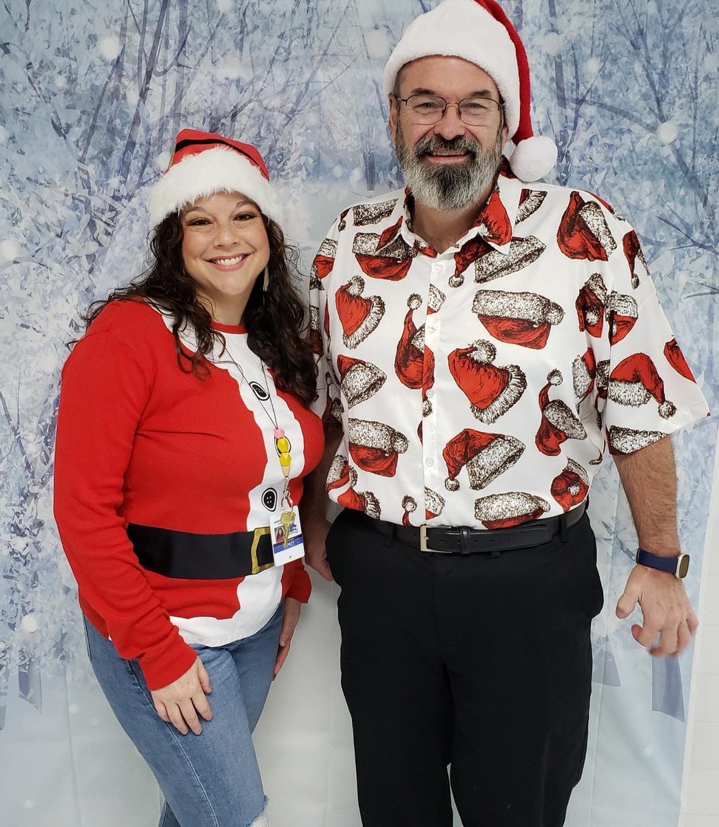 NorthMesquiteHS's tweet photo. Santa and the elves were spotted on the #northside today! #northsidepride #12daysofnorth https://t.co/smzVlFSR2w