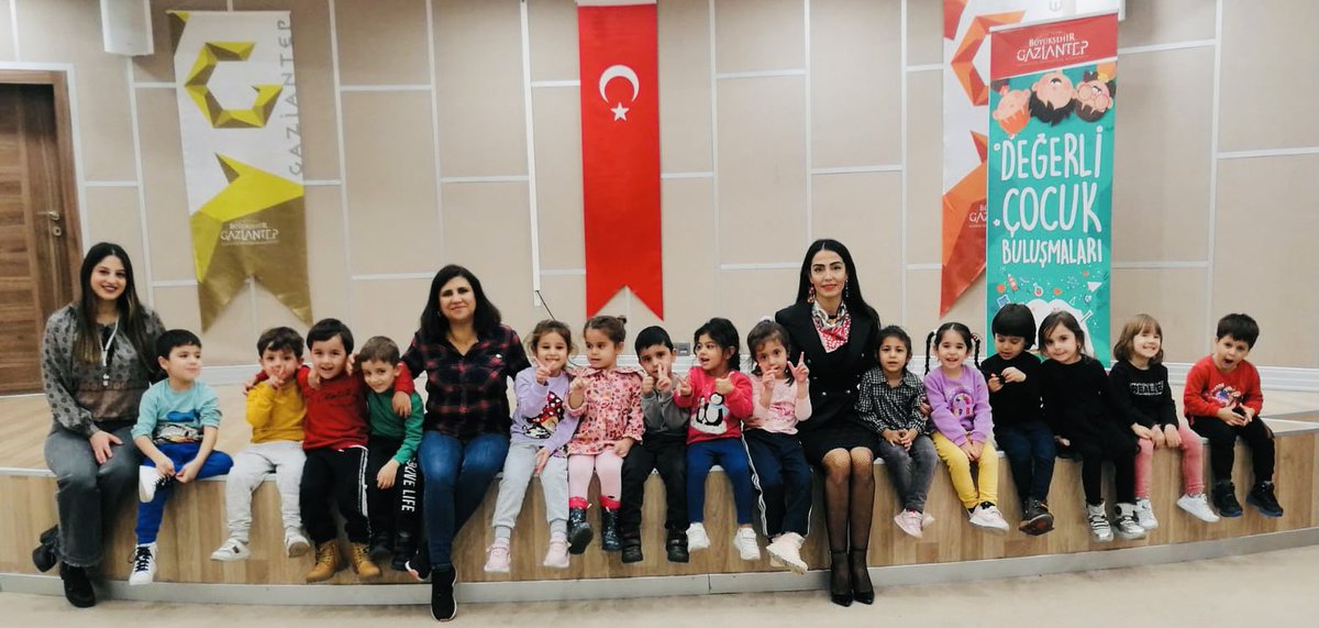 NazireEruslu's tweet photo. @GaziantepBeld bünyesindeki Güvenevler Çocuk Kütüphanesine ziyaretimizi gerçekleştiren @kadriyeak1 öğretmenimize ve kütüphane çalışanlarımıza teşekkür ederiz. @MehmetNuriErsoy @FatmaSahin @gazikulturas @gbbkulturturizm @cb_kutuphane @huseyinates027 @iBRAHMBABA https://t.co/ZUSvO4ouOn