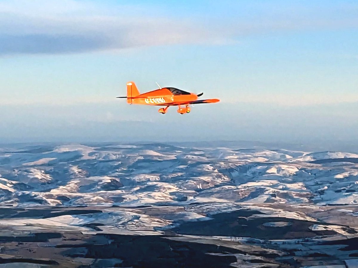 evilmonkey2016's tweet image. Day out with the orange machine today. Great flight up north for a few more hours in the logbook 
#pilotlife