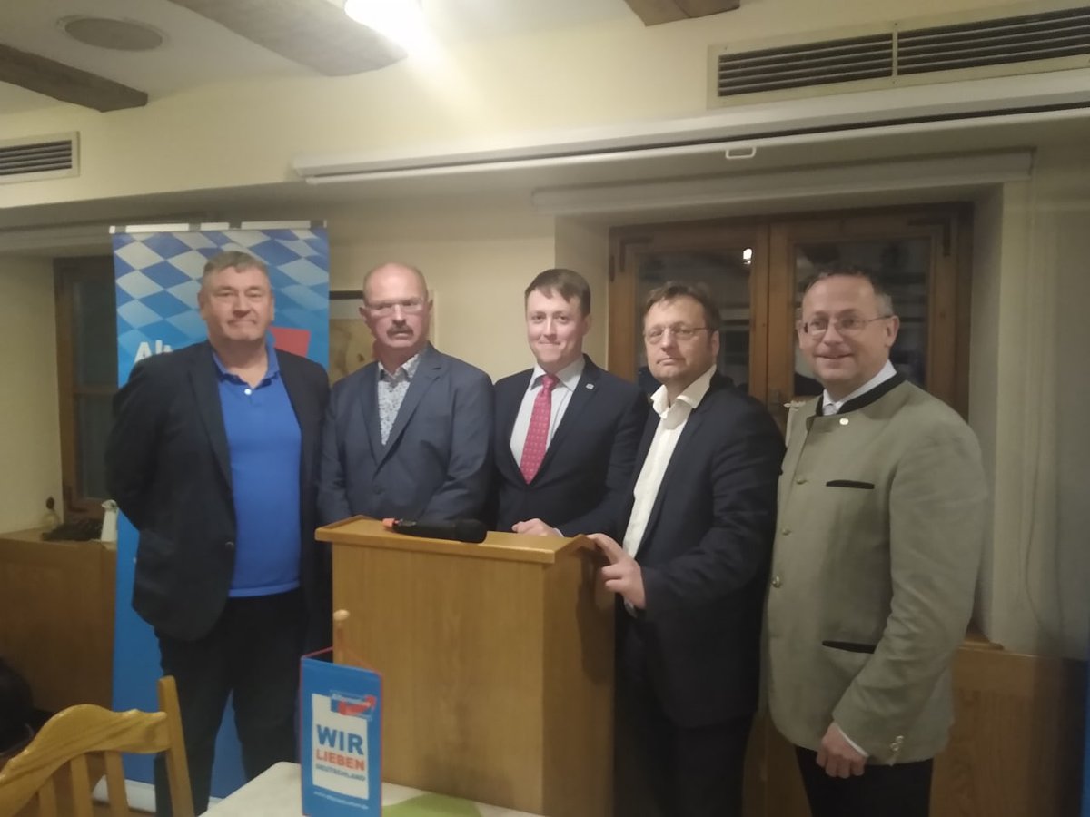 AndreasMayerAfD's tweet photo. Gestern eine sehr erfolgreiche und gut besuchte Veranstaltung in Altusried. Hauptthema #Energiekrise, aber auch #CSUMaskendeals, schädliche Agrarpolitik + das Komplettversagen in der Verteidigungspolitik durch die #AmpelVersager. Gerne wieder! Wahlkampf für #LTWBY23 kann kommen! https://t.co/uetwSMUsvh