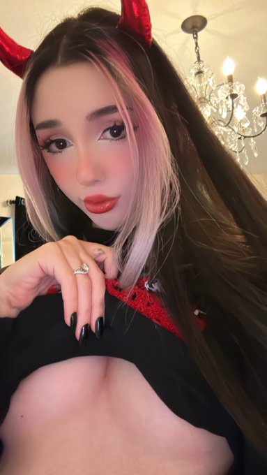 Anime Succubus irl https://t.co/uMQJfhsl5i