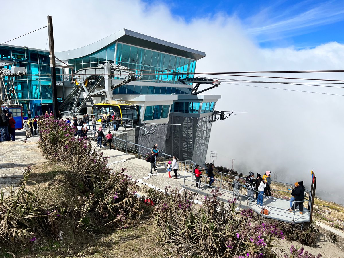 Estación Loma Redonda, con su nuevo mirador para el deleite y seguridad de turistas nacionales e internacionales. Te esperamos en nuestro Sistema de Teleféricos @Mukumbari y disfruta de una experiencia única. #NavidadEsAlegria @NicolasMaduro @JEHYSONGUZMAN @araquejesus21