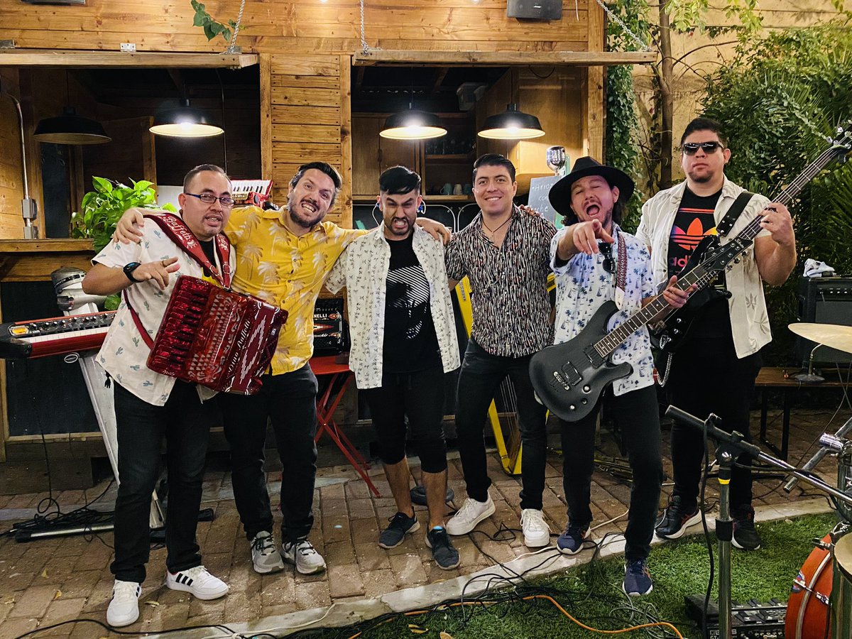 Pronto les compartiremos en nuestro canal de #YouTube el #LiveSession que recién grabamos en compañía de grandes músicos invitados! Saludos Banda! #LosEspantaSuegras
