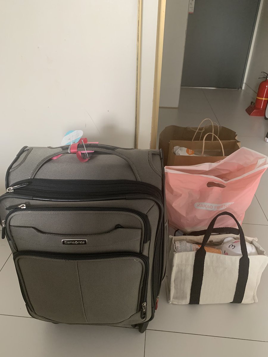 yevliii's tweet photo. Byebye Hotel and Seoul~ Going back to my dads place today π #only1weekleft #Korea #vacation #almostGroundedtime https://t.co/vIKRHyezY0