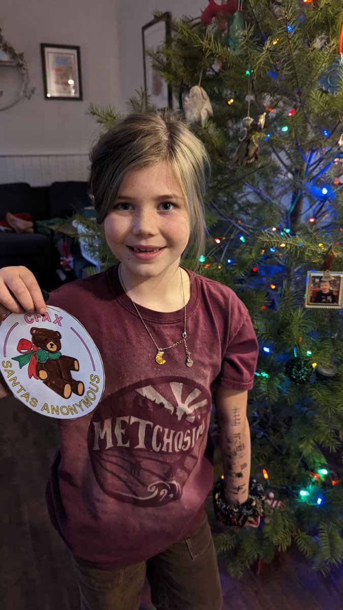 GraceALore's tweet image. Victoria!

@CFAXsantas is an incredible organization that supports families in our community.  Please support today!

Eve and I went shopping for a kiddo &amp;amp; to support the Miracle on Broad Street today we ordered a food hamper off the virtual tree!

Thank you @cfax1070 @CFAXsantas
