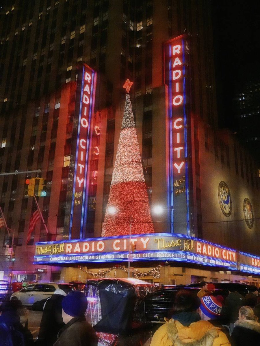 Keiko6612's tweet photo. #NewYork Streetside Christmas https://t.co/ODvhG72pxc