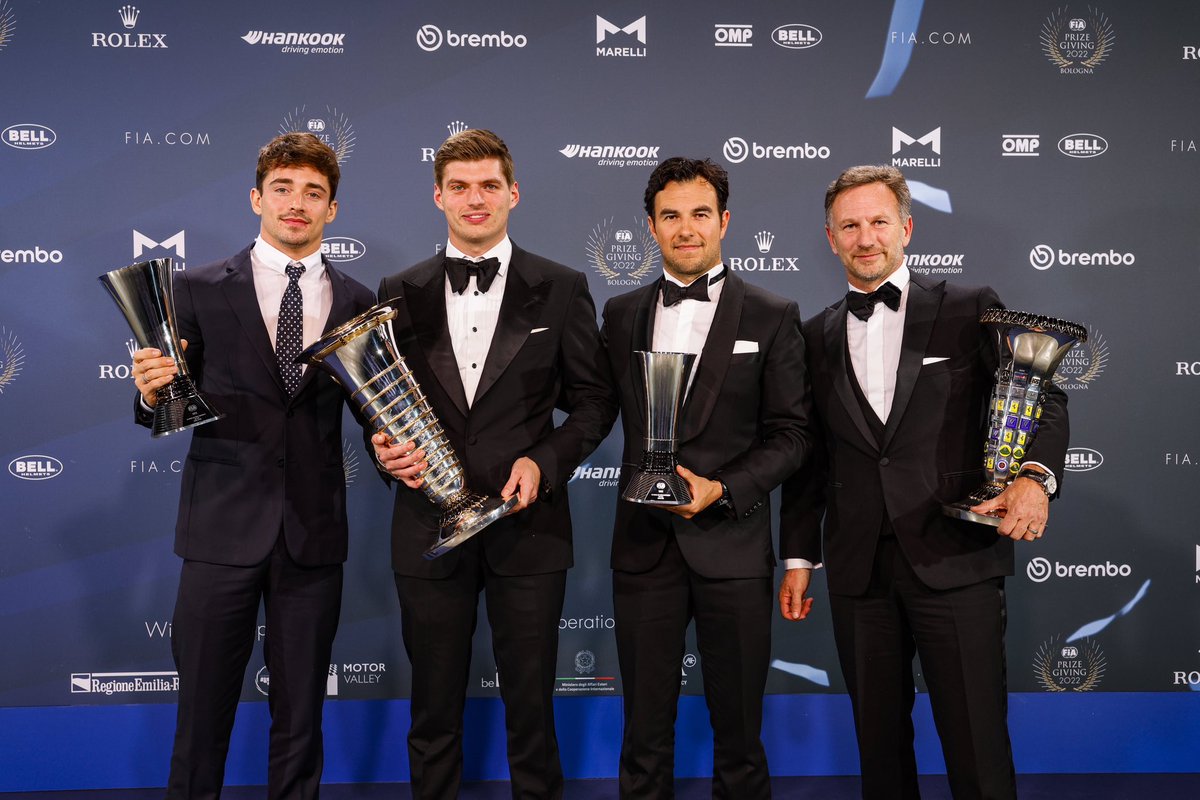 A group photo of the Top 3 in the 2022 F1 Drivers' Championship ✨

#FIAPrizeGiving