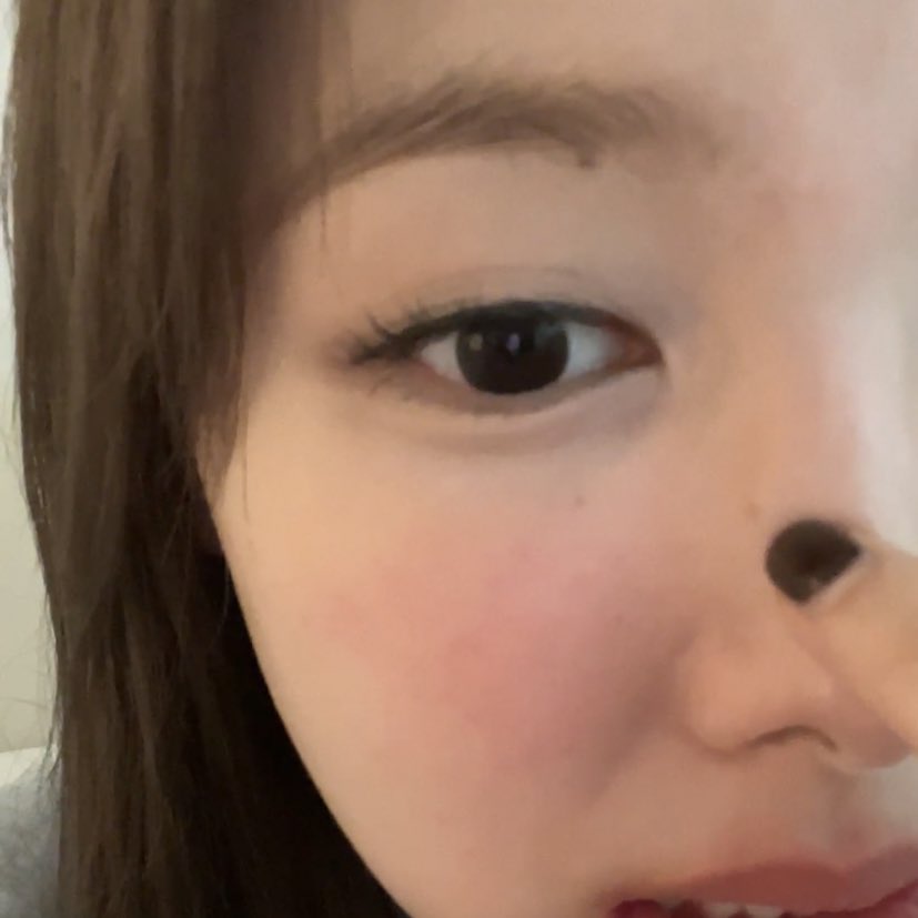 INYSOURCE's tweet photo. nayeon literally doing a tour on her moles 🥺 https://t.co/wHFxeO5uZQ