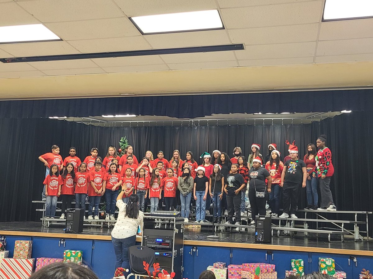 GTGuyRobert's tweet photo. Hatchett Hurricane Choir @NISDHatchett Winter Conert @NISDPease https://t.co/RXYRye735z