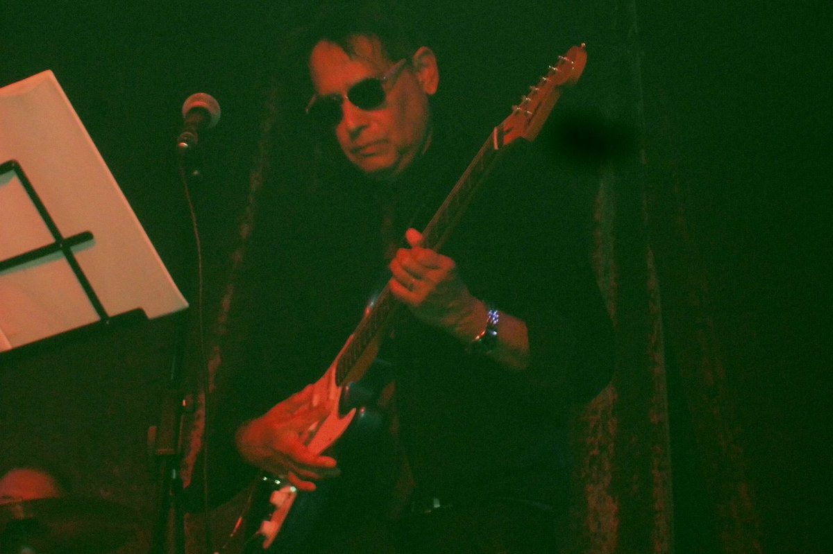 KRayChaudhuri1's tweet image. hoxton square is playing again for Parkinson's on 20 Dec evening at Amsersham Arms, New Cross Gate . Doors open at 1900 , Please come and support. Jon Stamford and Chaudhuri rock-blues compositions on offer including : a little afraid ( about DBS ) , Quetiapine and H Pylori.