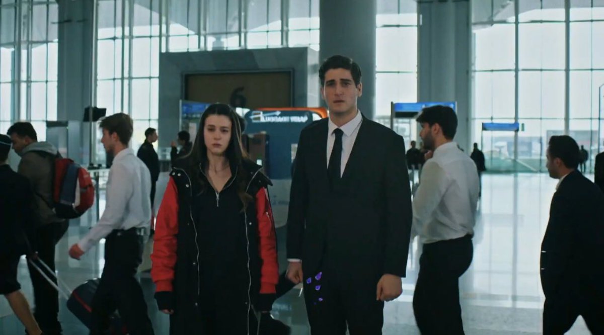 Fırtınada ağaçlar nasıl çatırdar bilir misin kardeş? İşte böyle! 😂😂😂😂 #YaliCapkini #SeyFer #Ferit #Seyran