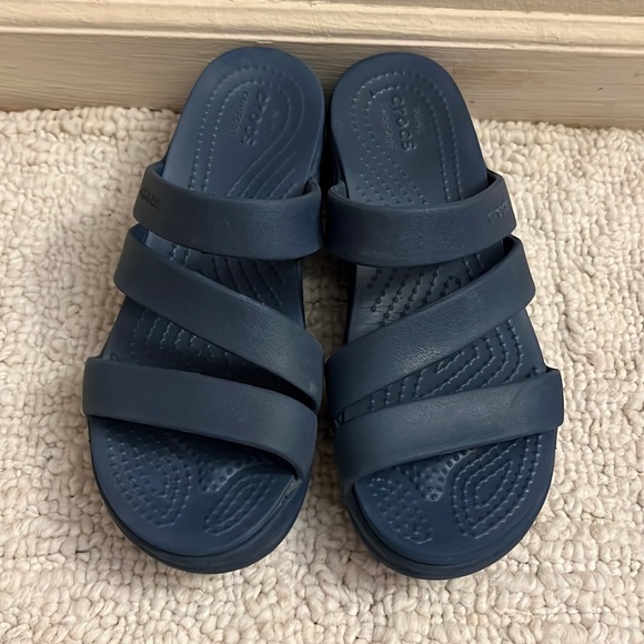 dmwey's tweet photo. So good I had to share! Check out all the items I'm loving on @Poshmarkapp from @TaylorArp21 #poshmark #fashion #style #shopmycloset #luckybrand #louiseetcie #crocs: https://t.co/WLezprWXyA https://t.co/6L5kGKoSTw