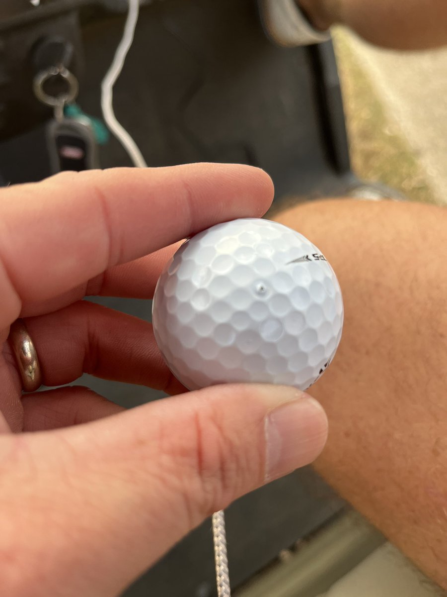 gbh00a's tweet image. @TaylorMadeGolf Anything you guys can do about this? Brand new TP5 straight out of the sleeve.