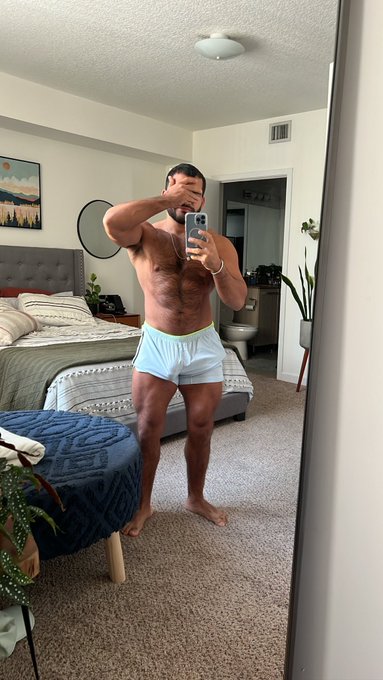 Birthday boy 🎉 🥂 https://t.co/htqKe9zhhU