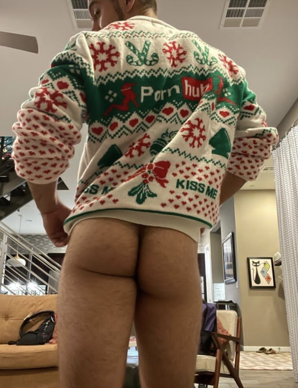 Mind helping me keep warm? 🎄👅 https://t.co/YInqXhhE7z