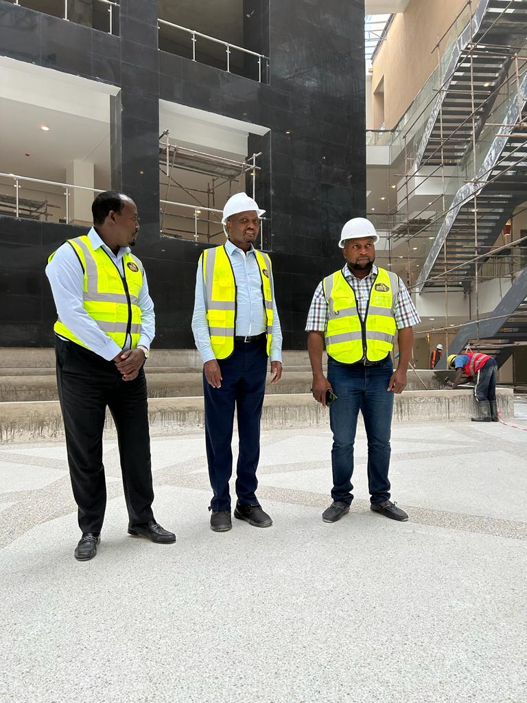HonMoses_Kuria's tweet photo. The largest Mall in East &amp; Central Africa- BBS Mall Nairobi
*  3500 Shops
 * Local and International Brands
 * Gold Souk 
*  150,000 visitors daily 
* 2200 Parking Spaces 
 * 32 Restaurants
* 364 toilets
" 12 banks, 
* 3 Major hospitals
* 7-Star Hotel 
🇰🇪 Open For Business https://t.co/4EcMKATfIP