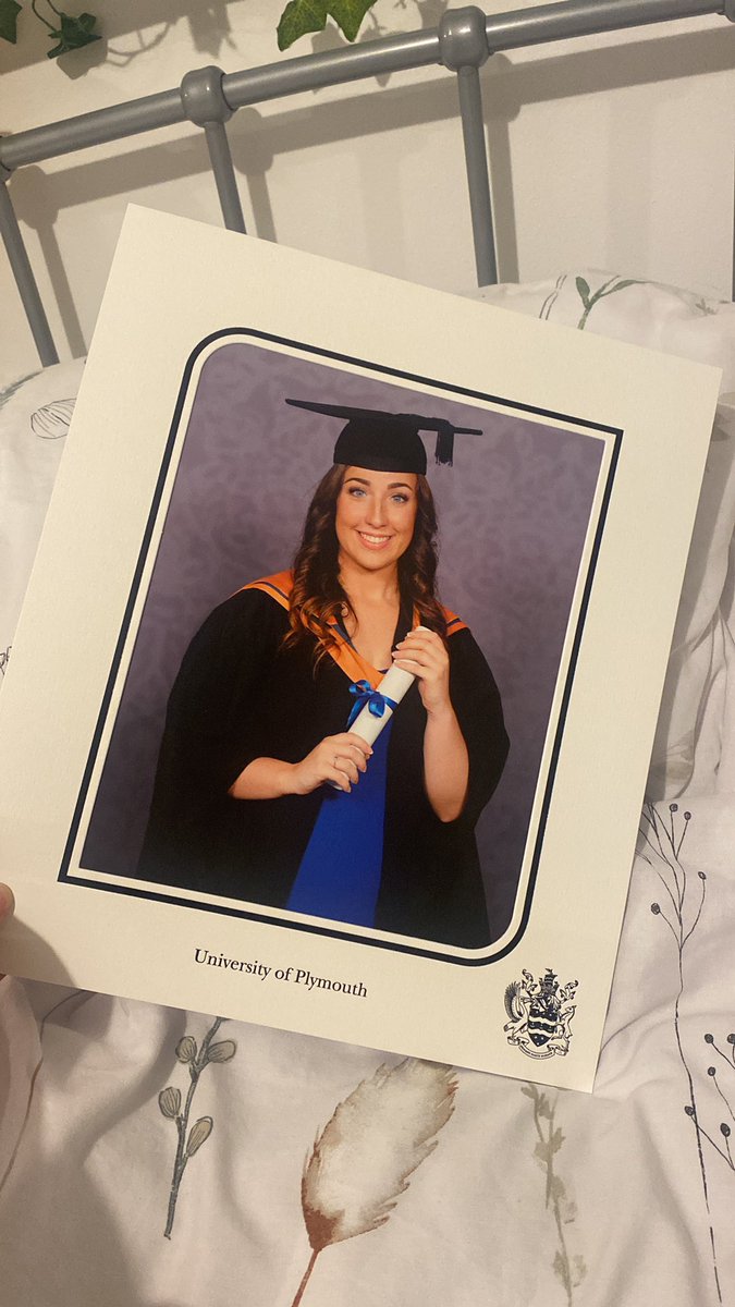 jessbennettpunc's tweet image. Graduation picture finally came! Happy 3 months being qualified 🎉 #nqn #punc18