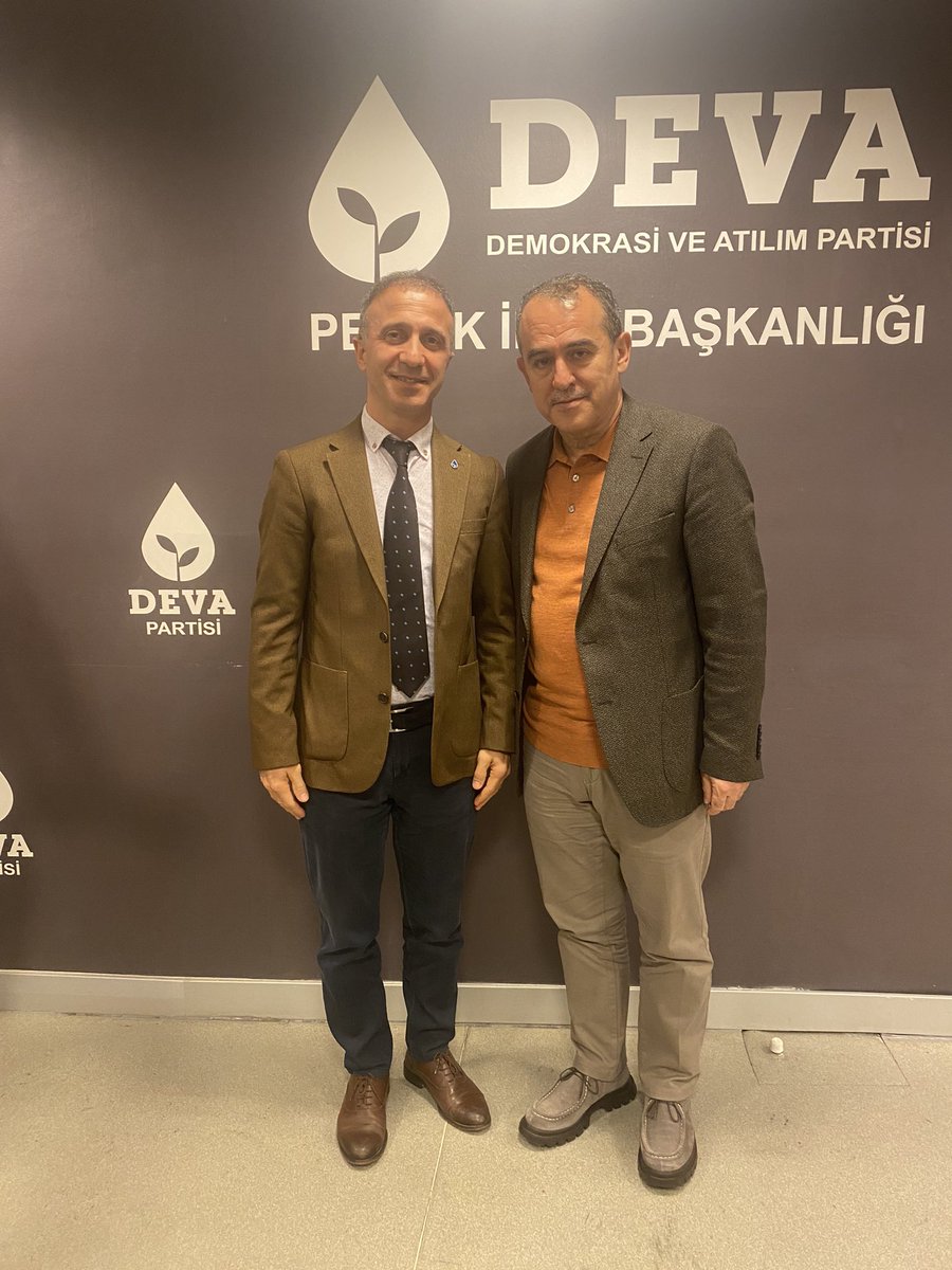 kenanhanci07's tweet photo. Pendik İlçe Teşkilatı olarak Genel Başkan Yardımcısı Teşkilat İşleri Başkanı Sn. @erginsadullah ve İl Başkanımız Sn. @drerhanerol ile yaklaşan seçimler hakkında yaptığımız projeleri ve çalışmaları konuştuk. Eğitici bilgileri için teşekkür ederiz. @ayhanylmaz2  @ersindemir00 https://t.co/9VjEAPFww6