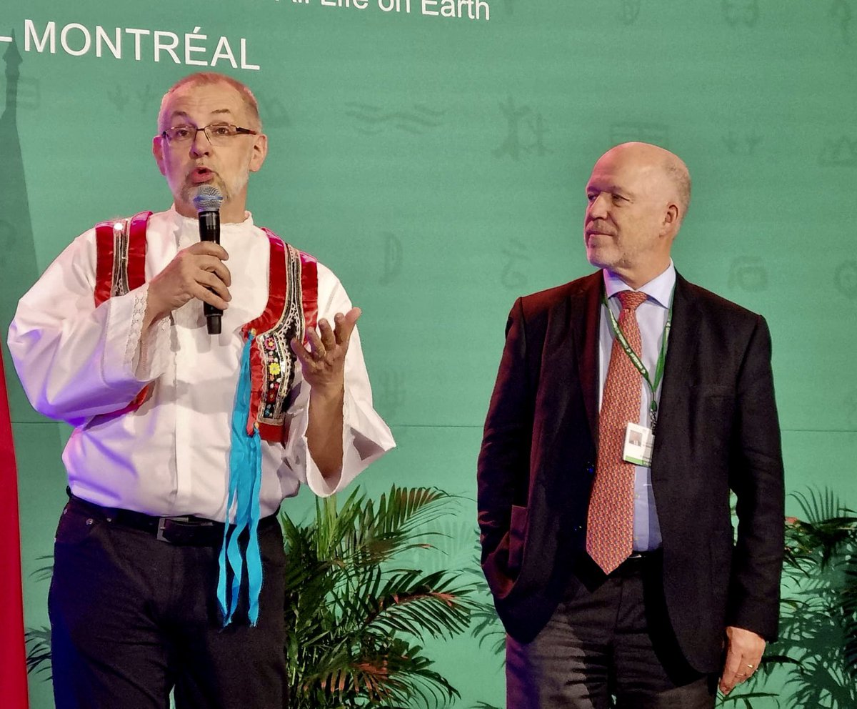 ladislav_miko's tweet photo. CBD COP15 Montreal. I neformální části programu jako včerejší EU recepce slouží k hledání řešení, zkrátka u piva a muziky a krásných záběrů 🇨🇿přírody to jde někdy lépe. 🇨🇿a 🇪🇺priority s heslem “sjednocení v diverzitě” jsem představil v Ratíškovickém kroji #CZPresENVteam https://t.co/7NA4POJBr4