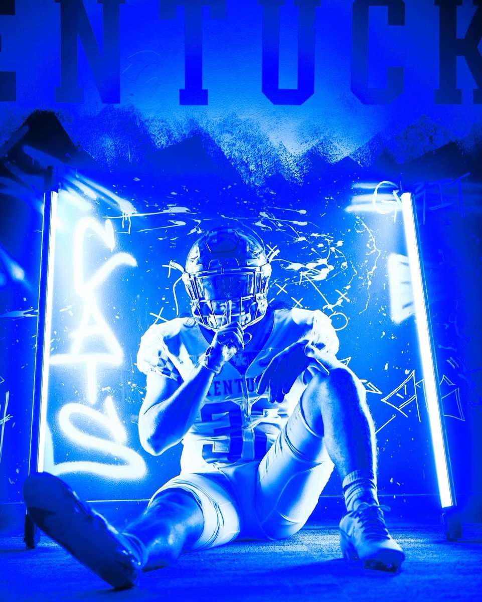 Carson Wright (@carsonwright33) on Twitter photo Very blessed and grateful to announce I have officially received an offer from <a href="/UKFootball/">Kentucky Football</a>. Big thanks to <a href="/CoachGran/">Eddie Gran</a> <a href="/UKCoachStoops/">Mark Stoops</a> <a href="/vincemarrow/">CoachMarrowUK</a> <a href="/CoachWhiteFB/">Brad White</a> <a href="/CoachPerry_UK/">Mark Perry</a> #BBN Very blessed and grateful to announce I have officially received an offer from <a href="/UKFootball/">Kentucky Football</a>. Big thanks to <a href="/CoachGran/">Eddie Gran</a> <a href="/UKCoachStoops/">Mark Stoops</a> <a href="/vincemarrow/">CoachMarrowUK</a> <a href="/CoachWhiteFB/">Brad White</a> <a href="/CoachPerry_UK/">Mark Perry</a> #BBN