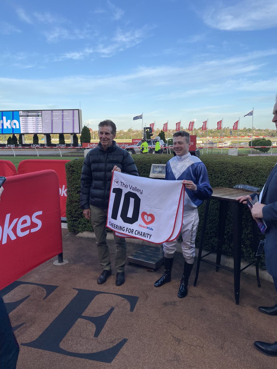 1000giggles's tweet photo. #FridayNiteLights @TheValley @ladbrokescomau Congrats to all winning #OwnersConnections & hope all owners enjoyed @SwettenhamStud #OwnersLounge Thanks to #Team #Cirka 👌🐎👏🤩🫶 https://t.co/hwRWT7lryn