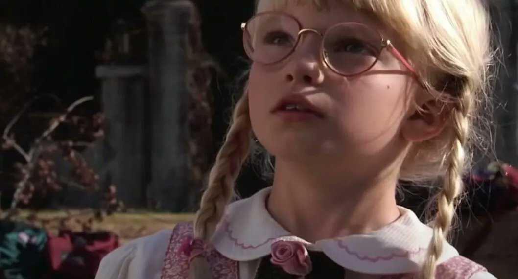 Matilda así luce la niña de las trenzas, que salió volando en la