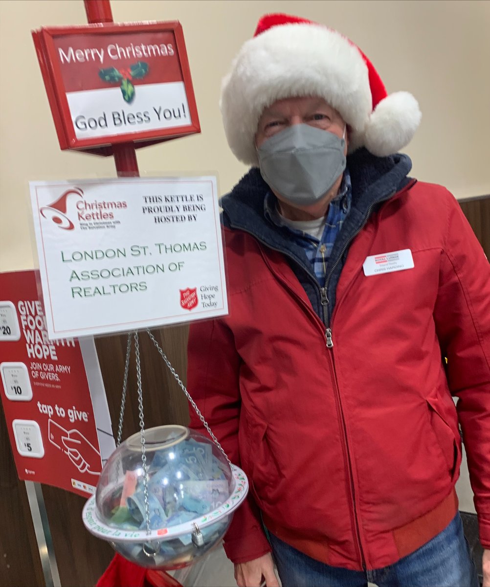 lstartweets's tweet photo. A few more pics from yesterday's Kettle Drive. Big thanks to all our volunteers!
1 - Nicole Christy (& her little helper ❤)
2 - Ainslee Tracey & Richard Haddow
3 & 4 - Chris Harding
#LSTAR #REALTORS #London #StThomas #SalvationArmy #ChristmasKettles #KettleDrive https://t.co/mNSX2GTLQK