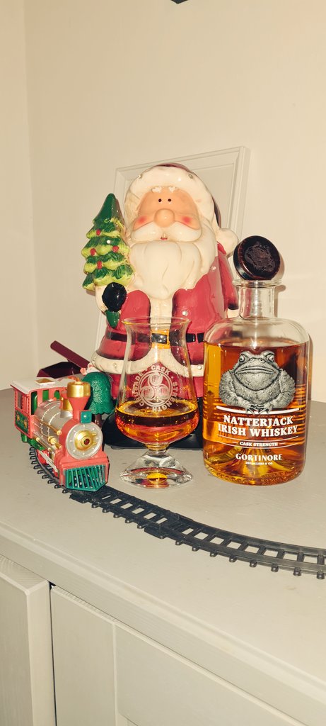 Time for my #FridayNightDram tonight's first dram is from @gortinore Natterjack cask strength. Sláinte 🥃🥃🥃
 #irishwhiskey #CaskStrengthCrusade