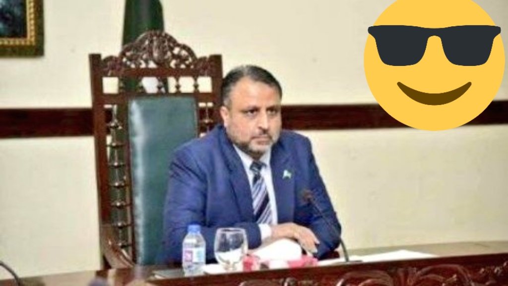 KashifK42239273's tweet photo. اگر آپ کہیں تو پڑھائی چھوڑ دیں VC صاحب اگر ہمارے یونیورسٹی میں آنے سے آپ کی Ego heart ہوتی ہے۔
یا ہماری شکل اچھی نہیں لگتی۔
ہم اپنے جائز مطالبات کے حق میں کل بھی کھڑے تھے آج بھی کھڑے ہیں۔
اور کھڑے رہیں گئے۔
#SaveIUB
#saveiubstudents https://t.co/QSSRpcMAQ6