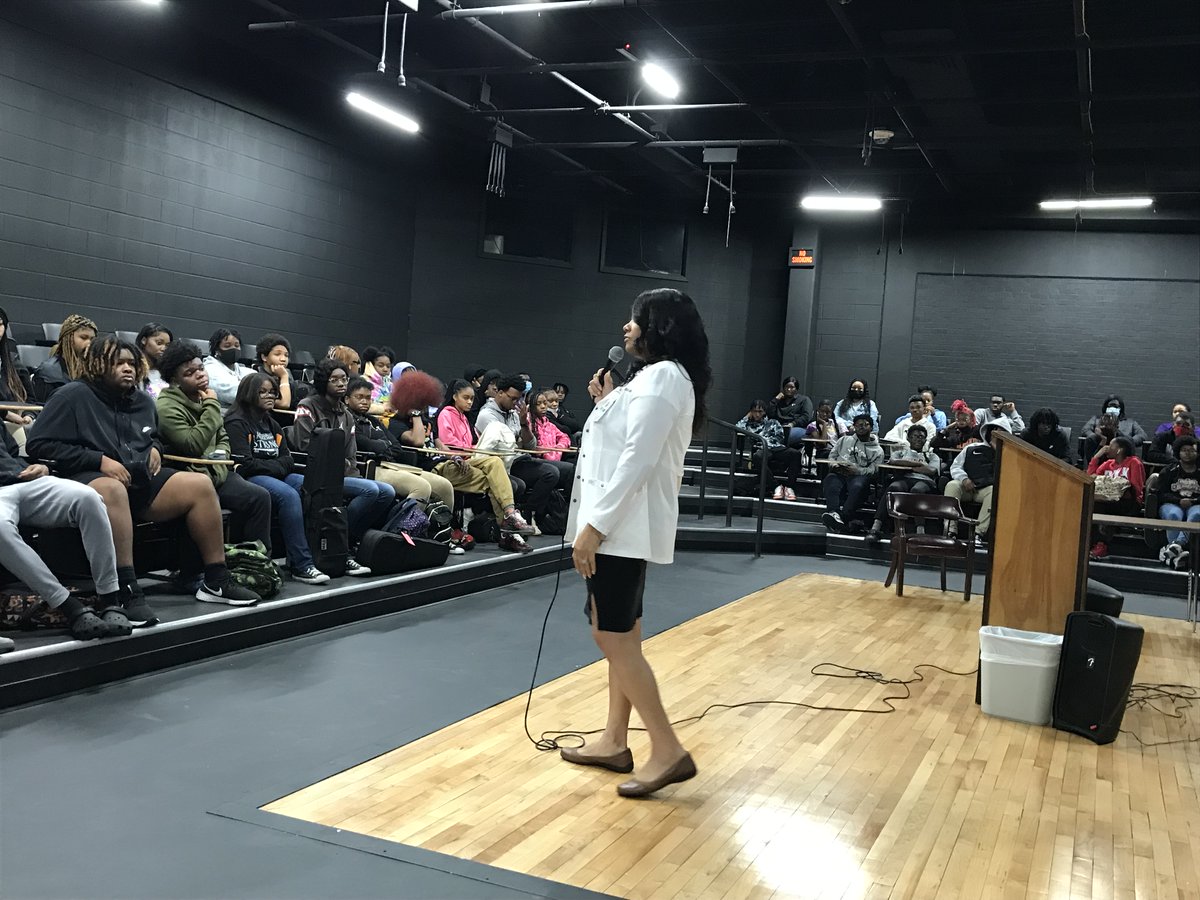 HattiesburgCTE's tweet photo. To celebrate Health Science Month, Hattiesburg Public District partnered with Forrest General Hospital. Hattiesburg High School was honored to have Dr. Phyllis Chambers-Berry the Chief Nursing Officer for FGH.@HPSD @ForrestGeneral @rcumsu https://t.co/lIdltyW9Nr