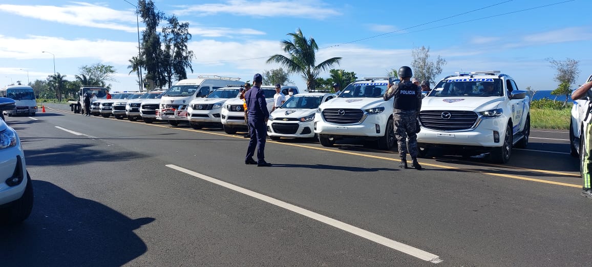 theswinder's tweet photo. Fue puesto en marcha en el día hoy por nuestro Sr. Director Central  @PoliturRD General Lic. Minoru Matzonaga, P.N., conjuntamente con @AerodomRD, @CESAC_RD, @digesettrd_ y otras entidades, el  "Lanzamiento Navidad con Moderación y Responsabilidad 2022, en esta terminal AILA. https://t.co/jRCCfY6fIC