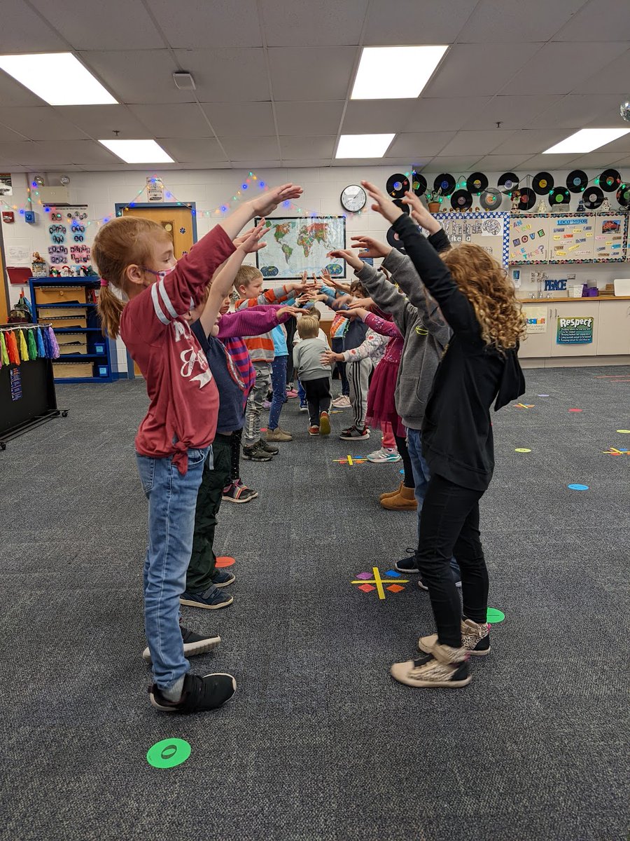 ecrutchfield112's tweet photo. Kindergarteners learned that good melodies are catchy, simple, & easy to remember. They enjoyed performing a dance to one of these melodies! @WayneThomasscho @miss_dickman112 @Chloe64038140 @3HWayneThomas #wt112 #112leads #wtleads #d112teachers https://t.co/ATfQdgN7ZD
