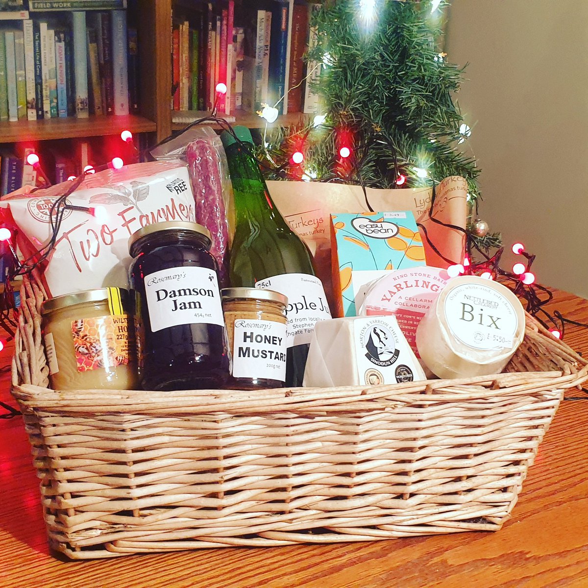 LydiardTurkeys's tweet photo. Pop up shop tomorrow! loads of amazing #localfood including #100percentgrassfed beef from @andyrumming 10 till 12 SN5 3NY 10th December - dont miss it! https://t.co/ozxF9YvRyr