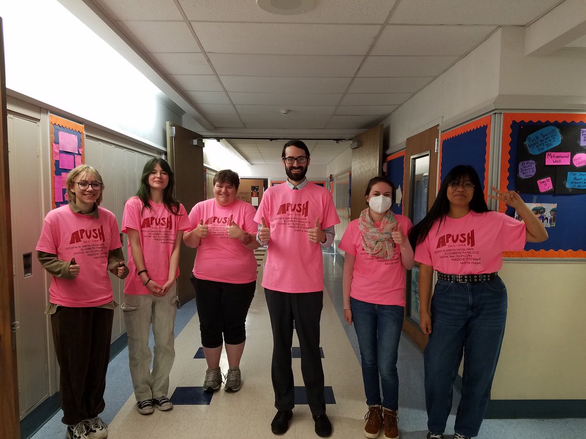 Got a wonderful surprise gift from my APUSH students this morning! Happy birthday to Elizabeth Papalotzi and thanks to all these fantastic students! #VPpride #APUSH