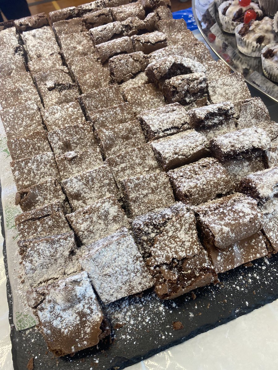 lunchtimeco's tweet photo. Amazing Christmas Lunch Day @cpsprimary … Thank you to our fantastic  catering team for all their hard work and thanks to the awesome pupils for bringing us a smile with your singing to Christmas songs and excellent manners… you made Christmas lunch the highlight of the day 🎅🏻 https://t.co/RVCZ8Pvvvu
