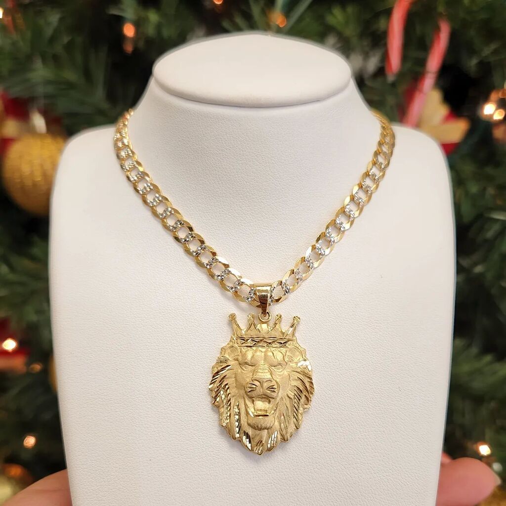 DonRobertoCo's tweet photo. Diamond cut 14k Yellow Gold Crown Lion Pendant pairs up perfectly with a curb pave diamond cut chain ✨️ Available at your local Don Roberto Jewelers! ❤️ DM for pricing ✔️
SKU: 322-303-0219 | 335-311-0008
📍3206 N Dinuba Blvd B, Visalia, CA https://t.co/A9yqMp5EhN https://t.co/2GZpyFKDDL