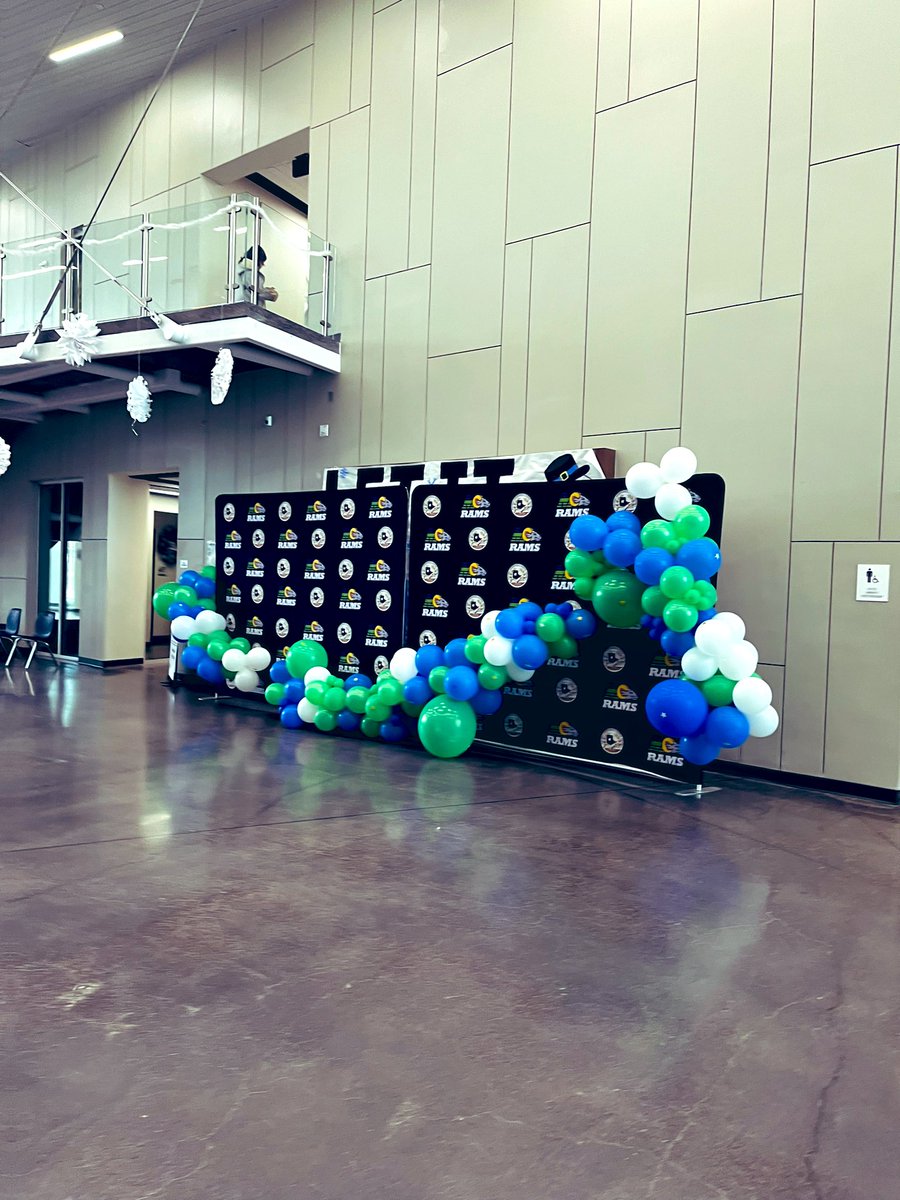 RGomez_TPHS's tweet photo. The Power of In / Attendance Matters. We Include, Involve & Inspire students to stay in school. #CommunitiesInSchool #TeamSISD #TeamWork @VAlvarez_TECH https://t.co/G5P8oi7bxU