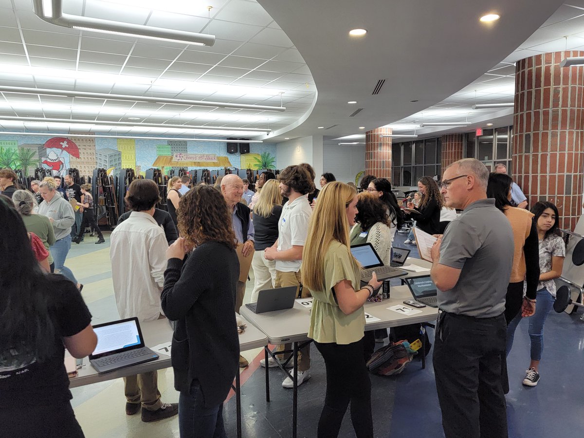 SJHSLibraryLC's tweet image. Congratulations Seniors!! After a 2 year hiatus, Senior Projects are back! Thanks to everyone who helped make this night a tremendous success!
#HCSLibraryMedia
#SJHSSharks