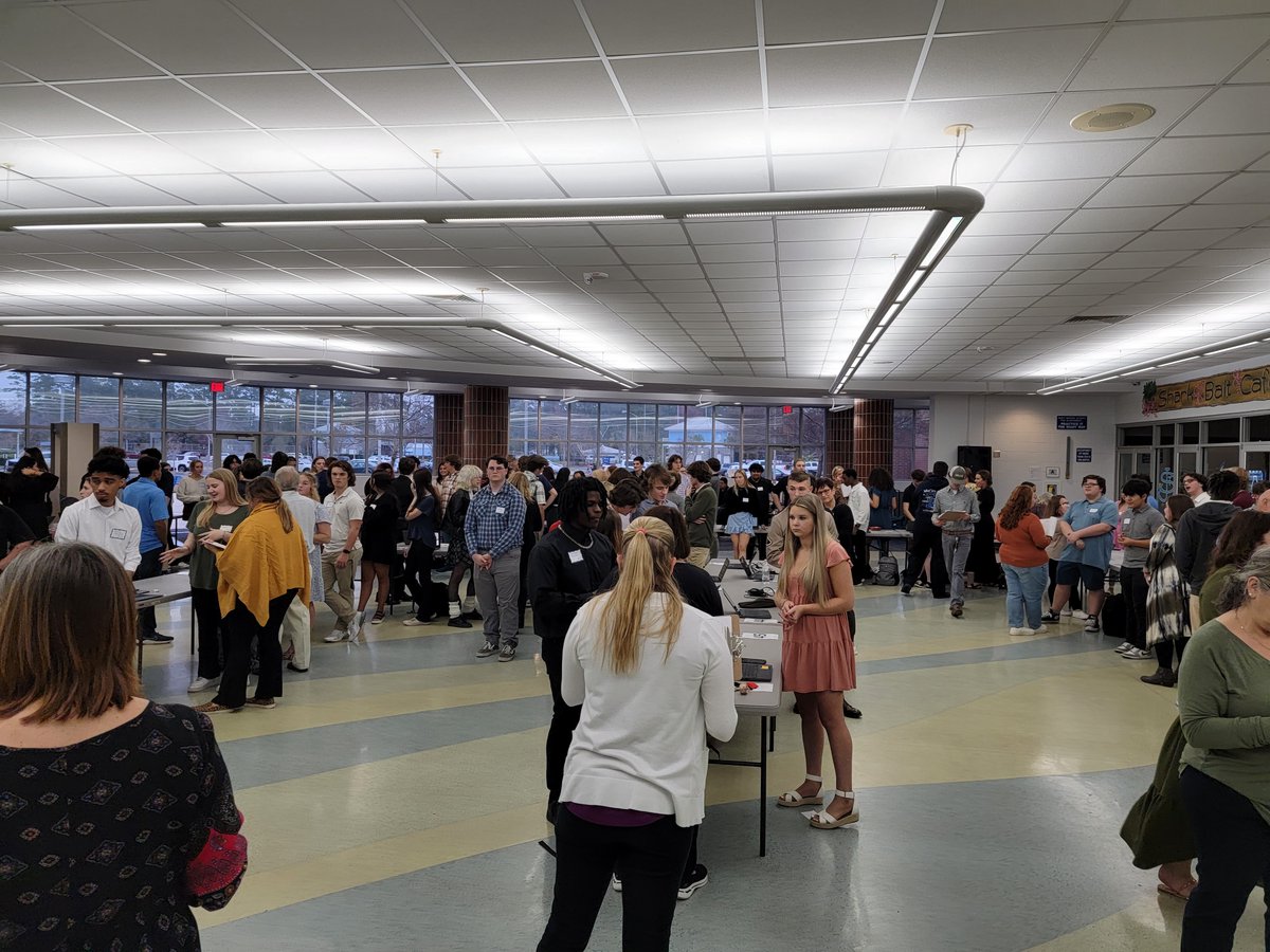 SJHSLibraryLC's tweet image. Congratulations Seniors!! After a 2 year hiatus, Senior Projects are back! Thanks to everyone who helped make this night a tremendous success!
#HCSLibraryMedia
#SJHSSharks