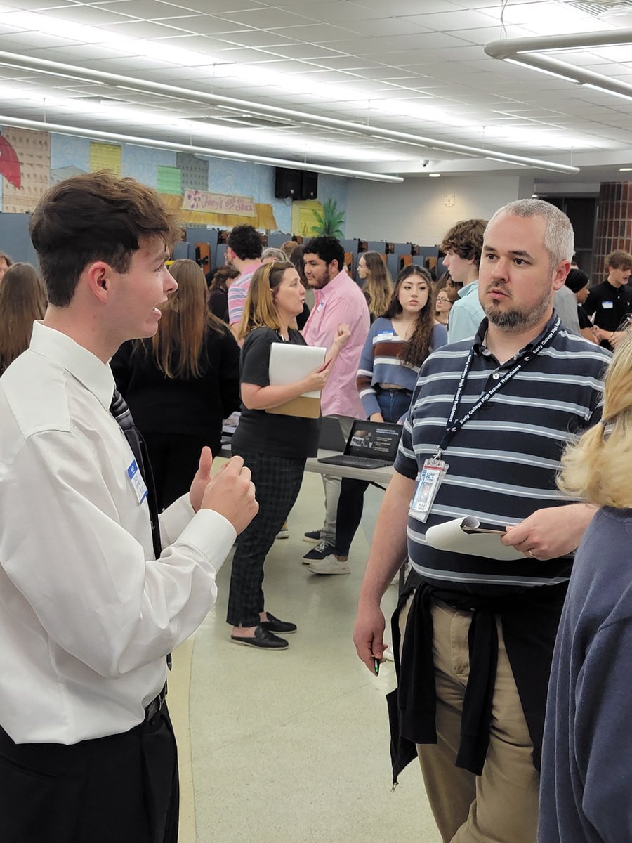 SJHSLibraryLC's tweet image. Congratulations Seniors!! After a 2 year hiatus, Senior Projects are back! Thanks to everyone who helped make this night a tremendous success!
#HCSLibraryMedia
#SJHSSharks