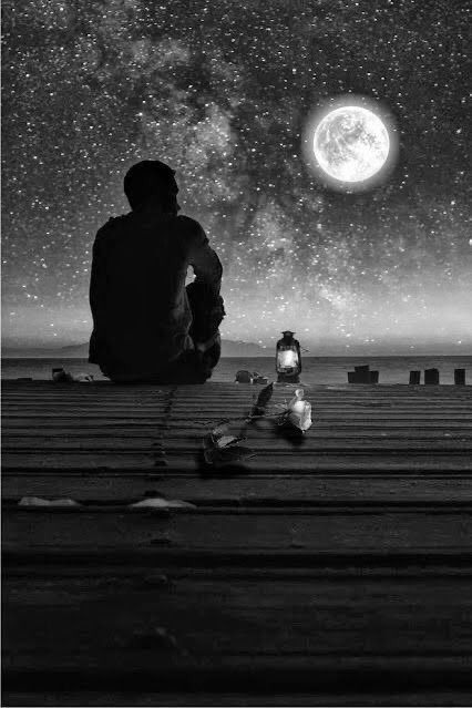 وحيدٌ أنا في هذا العالم
تائه في بحر العمر
أبحث عن ذاتي في أزقة تعب الحياة
لقد نحرت سنيني على أعتاب الزمن القاسي مهلاً يا ليل دعني أطير على أجنحة حزنك لأرقد على جليد صمتك
#الشامخ 
#خربشات