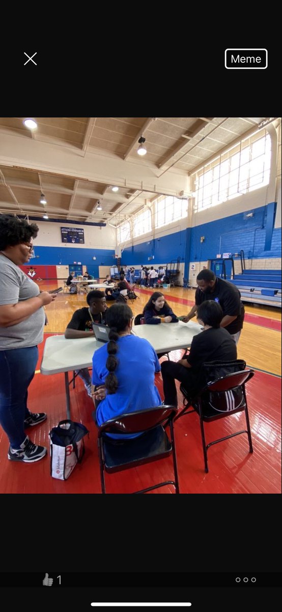 WestBriarMS's tweet photo. 👏Congrats to our students who represented West Briar at the 💻HISD Hack-A-Thon &amp; won 🥇1st place in the ⌨️Microbit Challenge❗️💙#GrizzlyValues 💛@HISDMiddleSchls @HISD_Inst_tech @Ann_Innovates https://t.co/gIn37GVrJ4