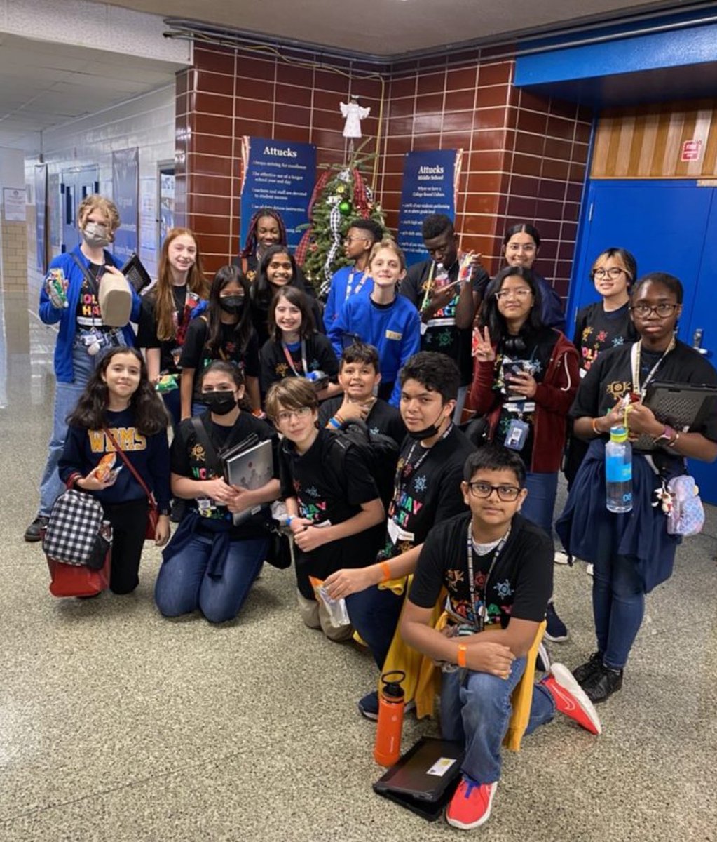WestBriarMS's tweet photo. 👏Congrats to our students who represented West Briar at the 💻HISD Hack-A-Thon &amp; won 🥇1st place in the ⌨️Microbit Challenge❗️💙#GrizzlyValues 💛@HISDMiddleSchls @HISD_Inst_tech @Ann_Innovates https://t.co/gIn37GVrJ4