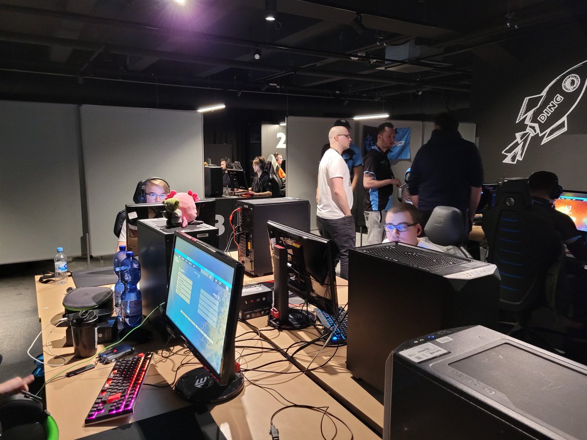 Mira 'Midnight' (@themsmidnight) on Twitter photo Our #RCADIASiegeChampions results for today:
Lost first map against <a href="/ger_monkeys/">GermanMonkeys</a> 4:7
Won second map against #affenkäfig 8:6
Hyped for tomorrow! Our #RCADIASiegeChampions results for today:
Lost first map against <a href="/ger_monkeys/">GermanMonkeys</a> 4:7
Won second map against #affenkäfig 8:6
Hyped for tomorrow!