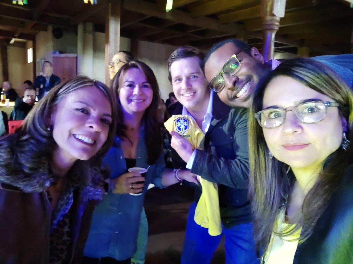 Ingridtma's tweet photo. #GRACIAS 🙌Hoy celebramos con el equipo #MinTIC un año lleno de retos y oportunidades. Grandes aprendizajes que nos trajeron invaluables enseñanzas. Importantes proyectos que son el resultado del trabajo de cada uno de ustedes. Vamos por mas💪 @GobDigitalCO https://t.co/L2d26xFpGG