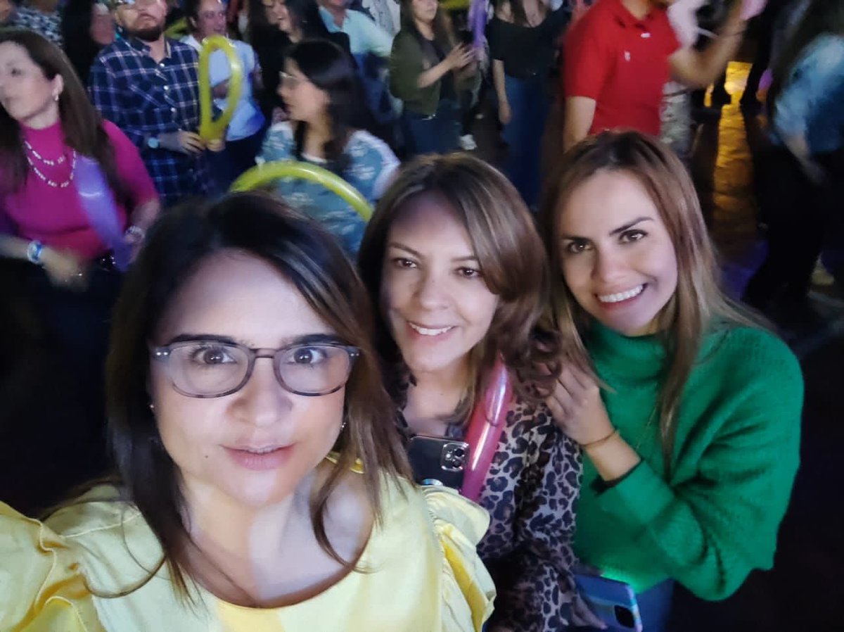 Ingridtma's tweet photo. #GRACIAS 🙌Hoy celebramos con el equipo #MinTIC un año lleno de retos y oportunidades. Grandes aprendizajes que nos trajeron invaluables enseñanzas. Importantes proyectos que son el resultado del trabajo de cada uno de ustedes. Vamos por mas💪 @GobDigitalCO https://t.co/L2d26xFpGG