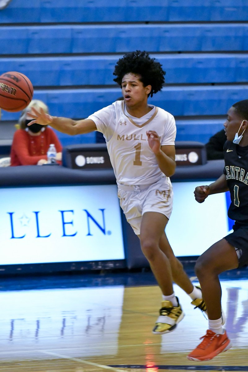 neildevlin's tweet image. Yo: Mullen boys attempting to snap a long drought against rival Regis Jesuit this evening at 7 ... #coprep @mullenalum @CCSDATHACT1 @aurorasports