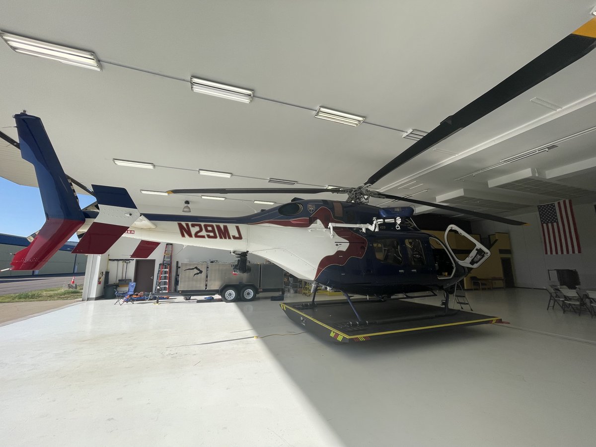 CascadeRescue's tweet photo. We had the opportunity to meet with Wil at Two Bear Air, a fascinating organization, that provides 24/7 helicopter operations for SAR teams, free of charge. 

Two Bear Air is one of the original testers/advisers on the Cascade Rescue StableFlight system.

#SAR #searchandrescue https://t.co/UAjOCP27zv