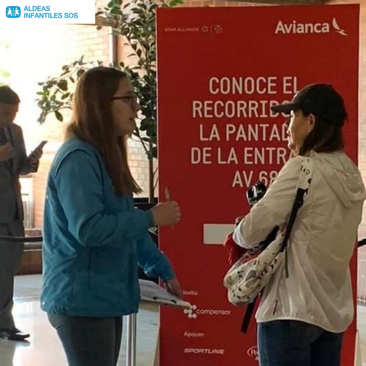 AldeasColombia's tweet photo. #FBF de nuestro stand en ExpoRunTour durante la entrega de kits a los corredores del #RunTour2022  @Avianca. 🏃🏽♀️🏃🏽

Una oportunidad para que los runners conocieran y se sumaran a la familia más grande del mundo, a través de la milla extra.💙💙

 #SomosAldeas #AliadoSOS #Avianca https://t.co/wp2CbuUbqs